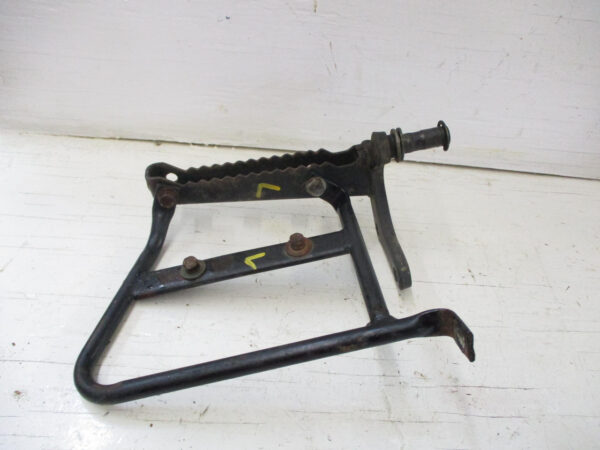 00 Yamaha Big Bear 400 2wd Left Foot Peg and Heel Guard 5FU-F7411-00-0 2000-2006