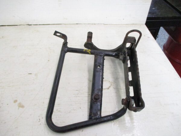 00 Yamaha Big Bear 400 2wd Right Foot Peg and Heel Guard 5FU-F7421-00 2000-2006