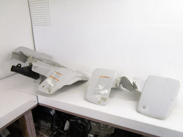00 Yamaha Blaster YFS 200 Front Rear Fenders White 2XJ-W2161-N1-00 1998-2001
